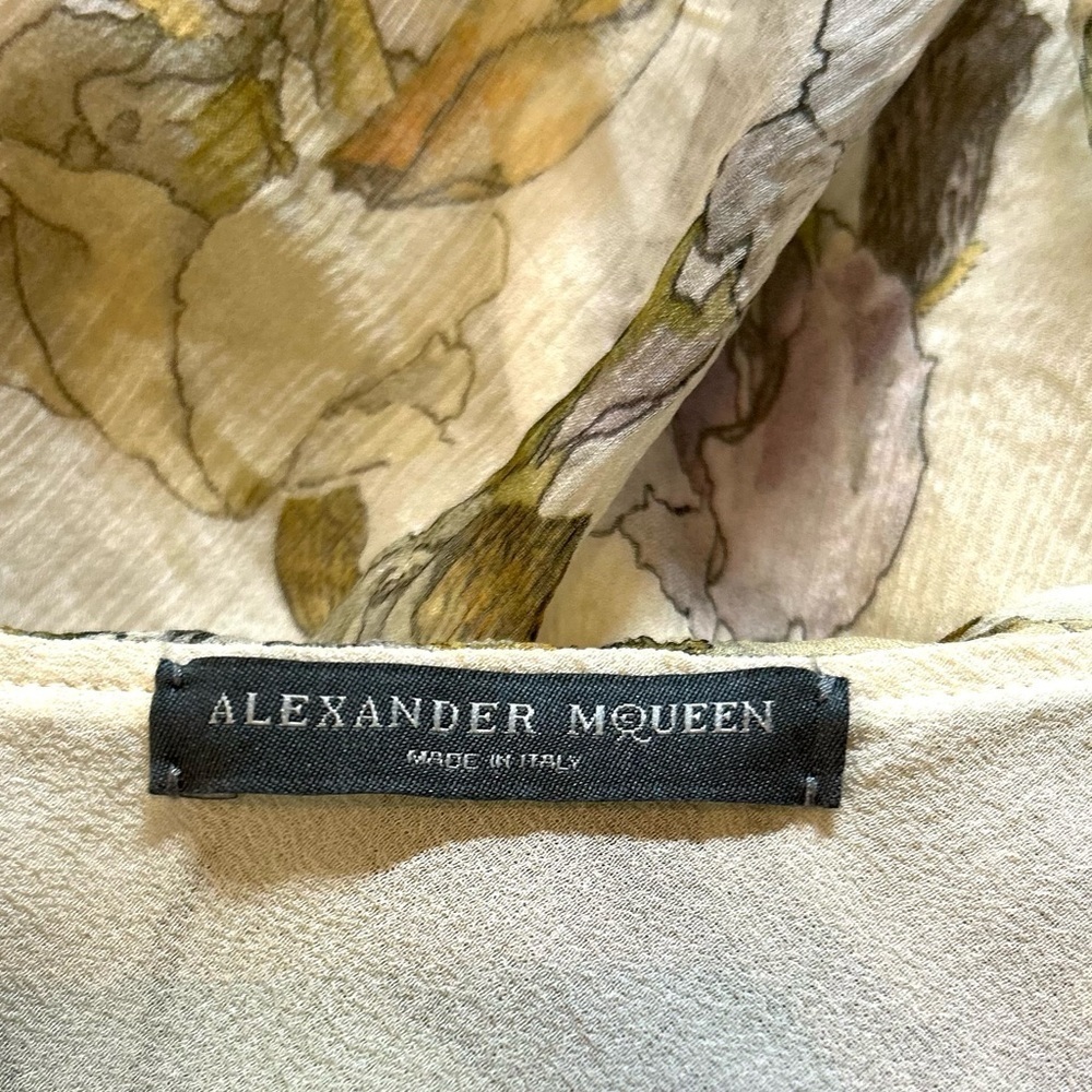 Alexander McQueen Floral Frill Cold Shoulder
Women's Ivory Top Size 42 (L) - Picture 7 of 12